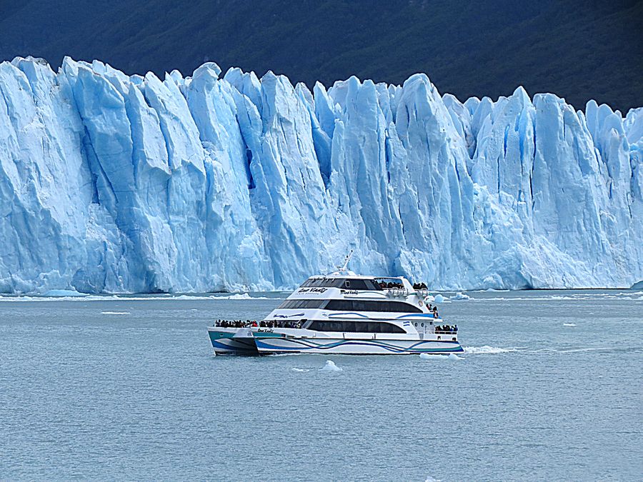 Tourist boat at Glacier
