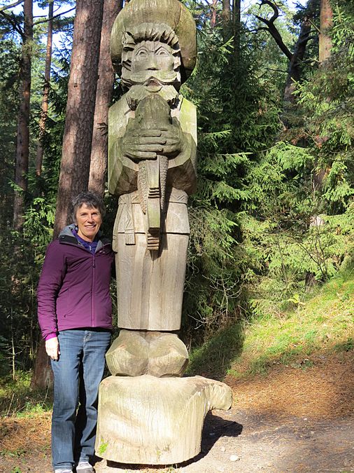 Pat with statue