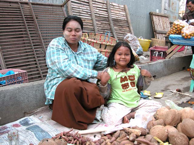 Tachilek market