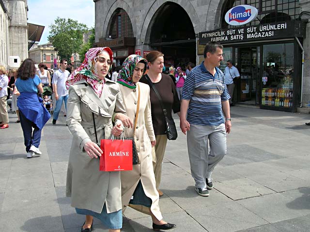 Spice Bazaar shoppers